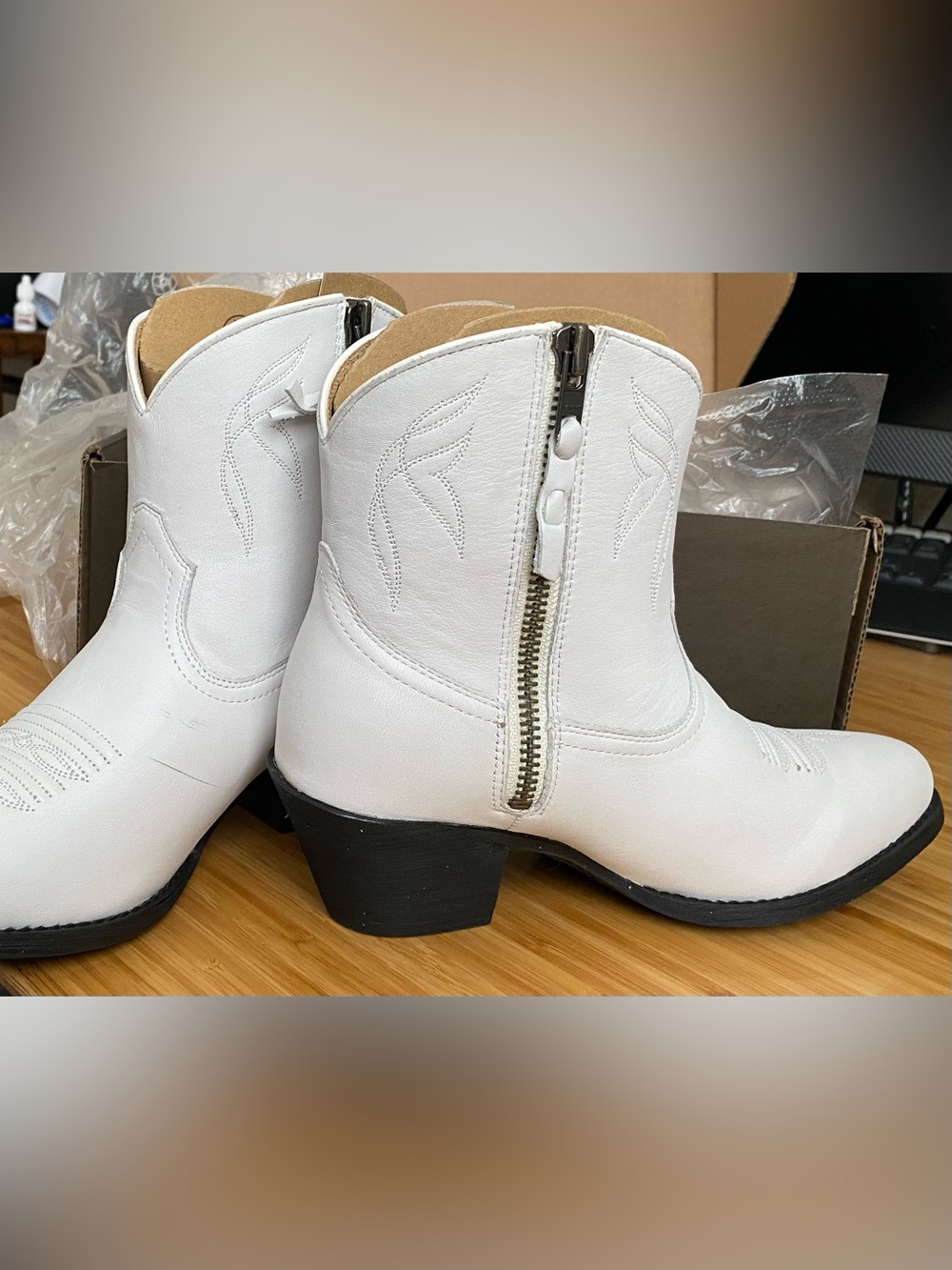 Ariat White Leather Women's-Style Western Ankle Boots - Picture 5 of 10